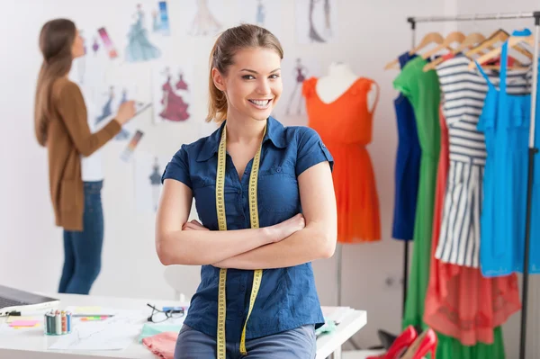 Modeskapare på jobbet. — Stockfoto