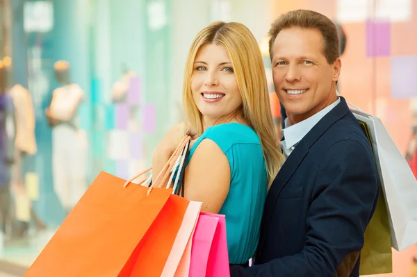 Couple shopping. — Stock Photo, Image