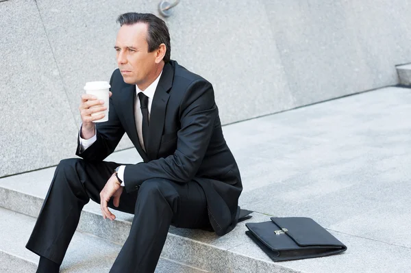 Man in formalwear holding coffee cup — Stock Photo, Image