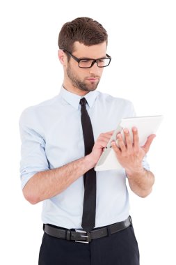 Dijital tablet ile işadamı.