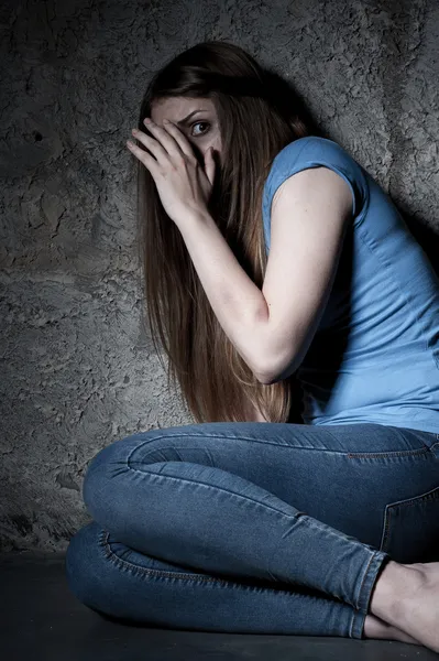 Shocked young woman — Stock Photo, Image