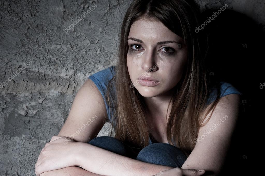 Mujer joven llorando: fotografía de stock © gstockstudio #47096607