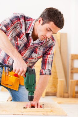 Tamirci iş başında.