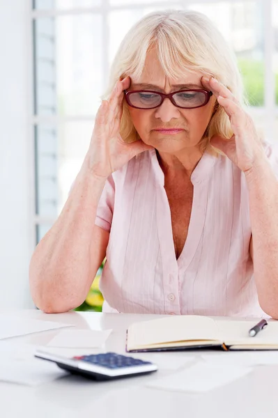 Frustrated senior woman — Stock Photo, Image