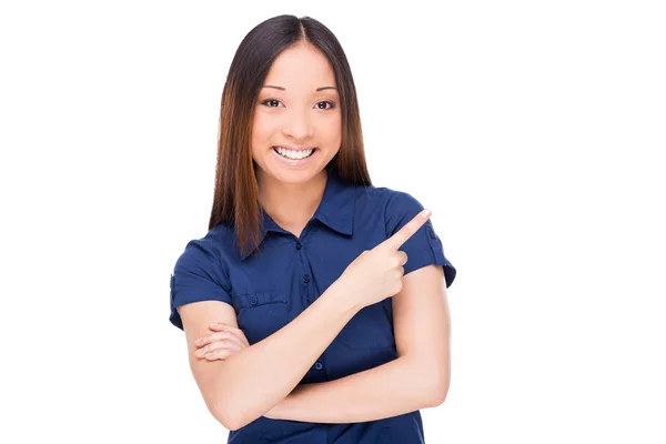 Mujer asiática apuntando lejos —  Fotos de Stock