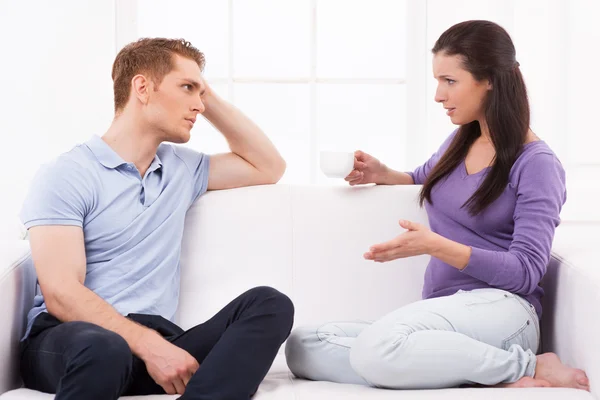 Depressed young man looking at his girlfriend — Stock Photo, Image