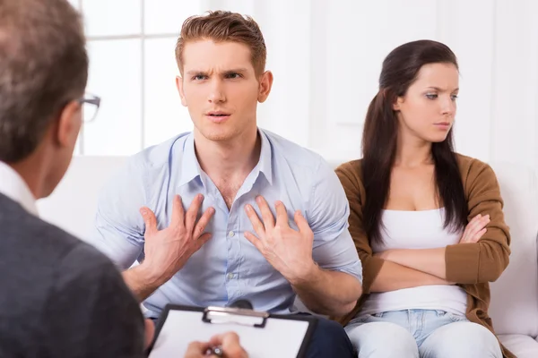 Man talking to psychiatrist — Stock Photo, Image