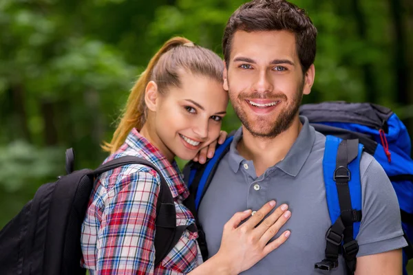 Loving couple with backpacks — Stock Photo, Image