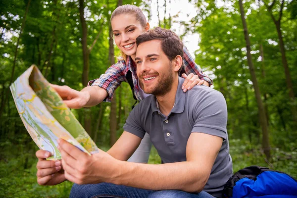 Tourists examining map. — Stock Photo, Image