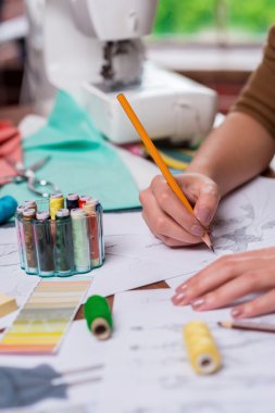 kadın çizim moda kroki