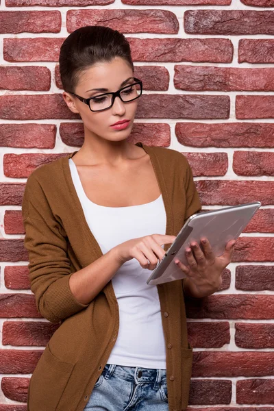 Woman in glasses working on digital tablet — Stock Photo, Image