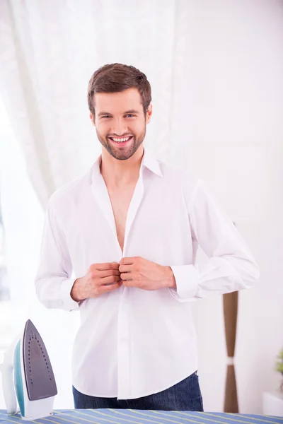 Man wearing shirt after ironing. — Stock Photo, Image
