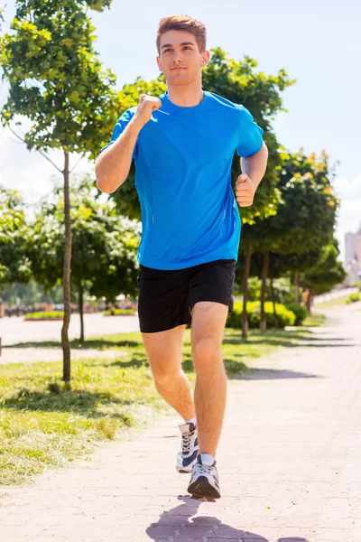 Man running along the road — Stock Photo, Image