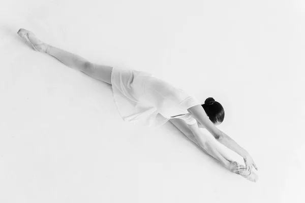 Ballerina stretching. — Stock Photo, Image