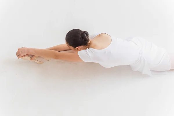 Ballerina doing stretching exercises — Stock Photo, Image