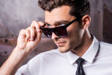 güzel ve yakışıklı bir adam