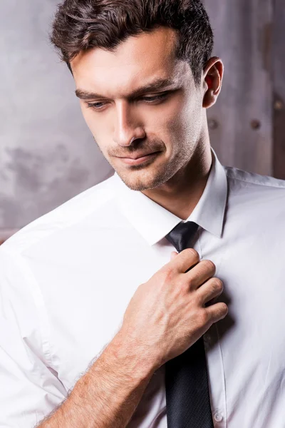 Man in formalwear adjusting his necktie — Stock Photo, Image