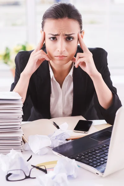 Mujer de negocios cansada . — Foto de Stock