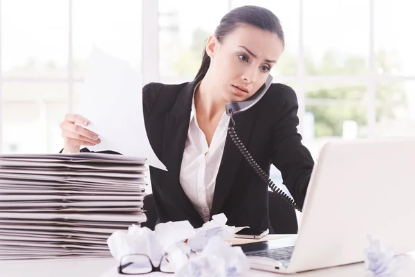 Woman in formalwear with documents — Stock Photo, Image