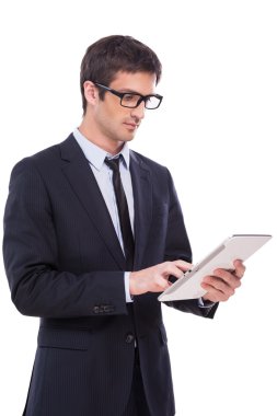 Dijital tablet ile işadamı.
