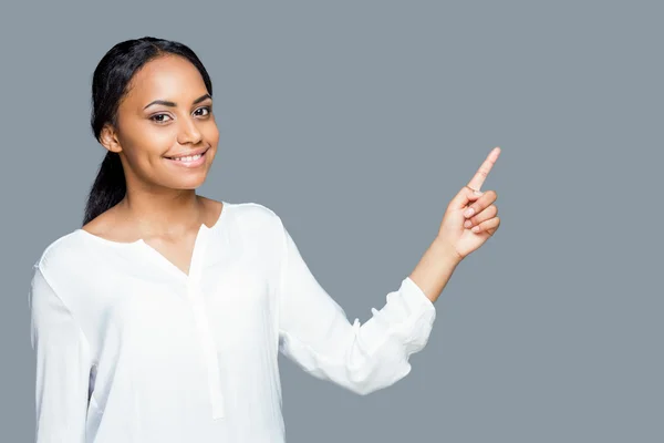 African woman pointing copy space — Stock Photo, Image