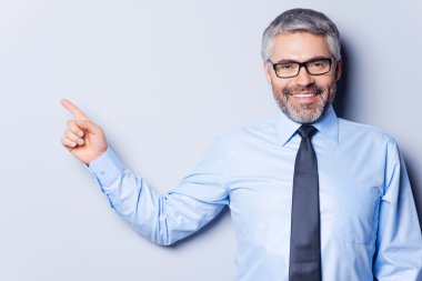 사업가 포인팅 복사 공간.