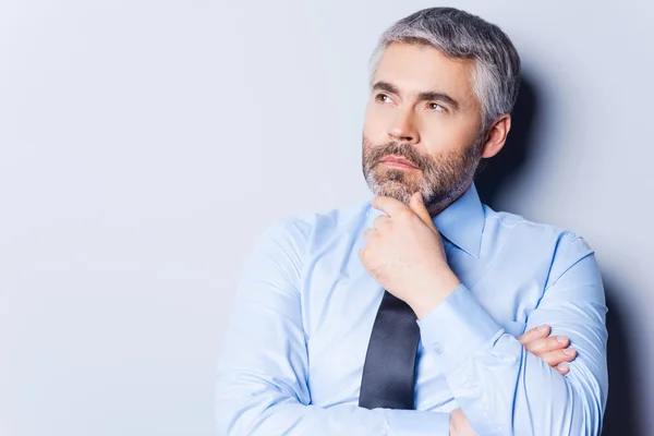 Man in shirt and tie looking away — Stock Photo, Image