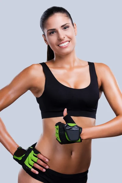 Sporty woman showing thumb up — Stock Photo, Image