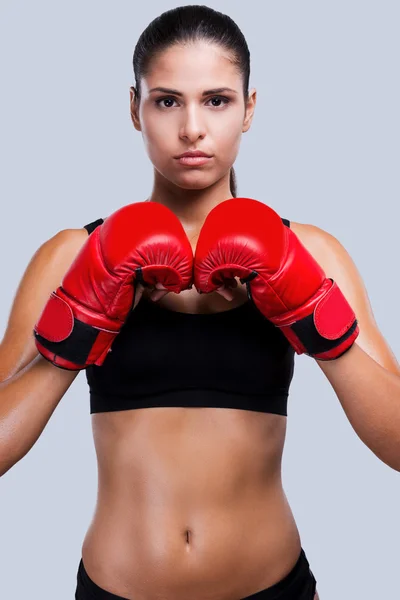 Sportowy kobieta w Rękawice bokserskie — Zdjęcie stockowe