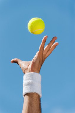 Erkek el bilekliği tenis topu atma