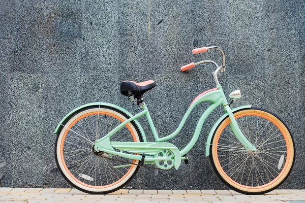 Schönes Oldtimer-Fahrrad — Stockfoto