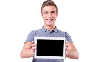 genç adam onun dijital tablet gösterilen