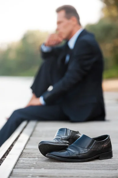 Thoughtful businessman at the quayside — Stock Photo, Image