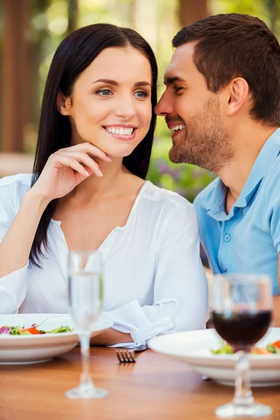 Man telling something to his girlfriend — Stock Photo, Image