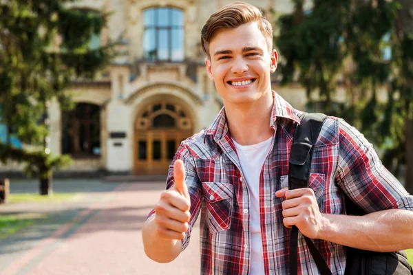 Student visar tummen — Stockfoto