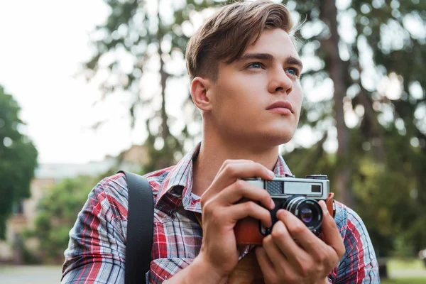 Man anläggningen digitalkamera — Stockfoto