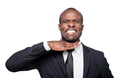 Afrikalı adamın boynuna dokunuyor resmi kıyafeti