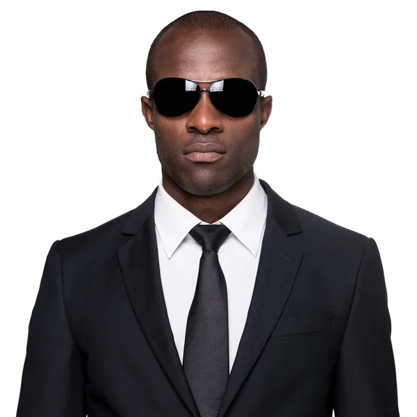 Afrikaner in Formalbekleidung und Sonnenbrille — Stockfoto