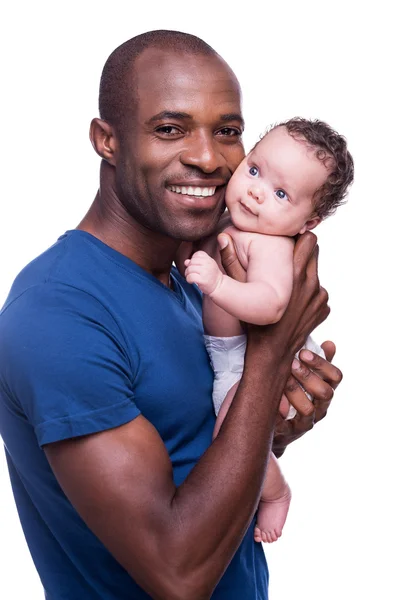 Afrikai ember tartja a kisbabát — Stock Fotó