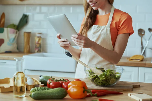 Close Confident Woman Using Digital Tablet While Cooking Domestic Kitchen — Stock Photo, Image