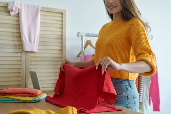 Primer Plano Hermosa Joven Que Trabaja Propia Tienda Moda — Foto de Stock