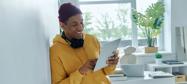 Cheerful Multiracial Man Using Digital Tablet While Standing His Working — Stock Photo, Image