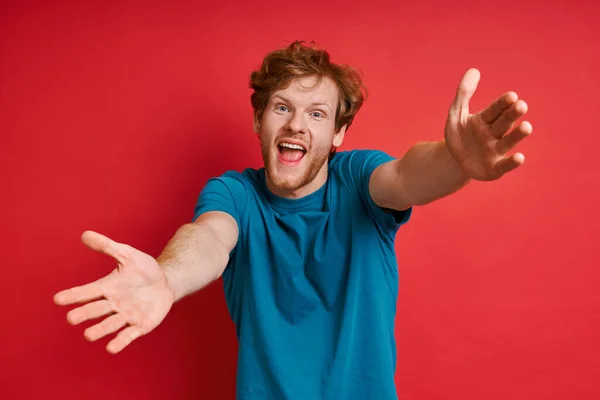 Handsome Redhead Man Stretching Out Hands Smiling While Standing Red — Stock Photo, Image