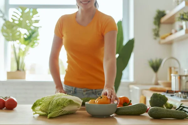 Close Young Woman Cooking Domestic Kitchen — Stock Photo, Image