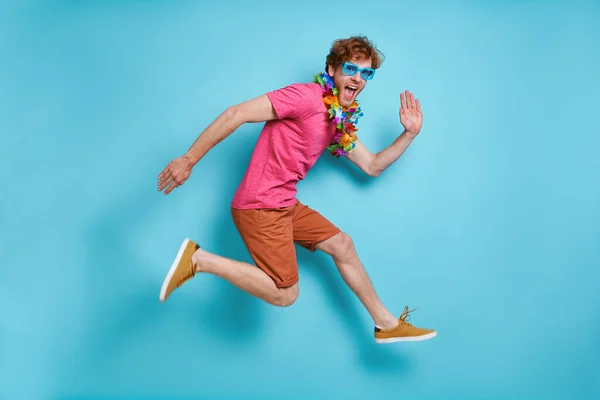 Playful Redhead Man Hawaiian Necklace Jumping Blue Background — Stock Photo, Image