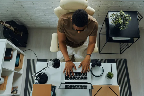 Top View Young Mixed Race Man Working Office — Stock Photo, Image