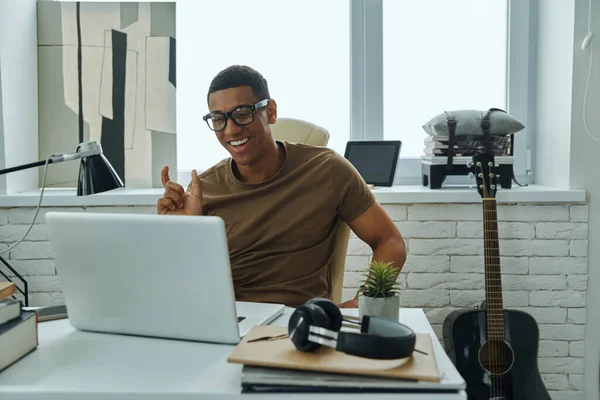 Cheerful Young African Man Gesturing While Having Web Conference Office — Stock Photo, Image