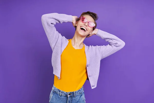 Cheerful Young Woman Holding Hand Head While Standing Purple Background — Stock Photo, Image