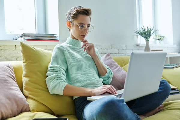 Concentrated Young Woman Working Laptop While Sitting Couch Home — Stockfoto