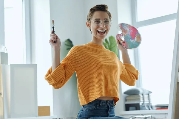 Happy Young Woman Carrying Artist Palette Paintbrush While Spending Time — Stock Photo, Image